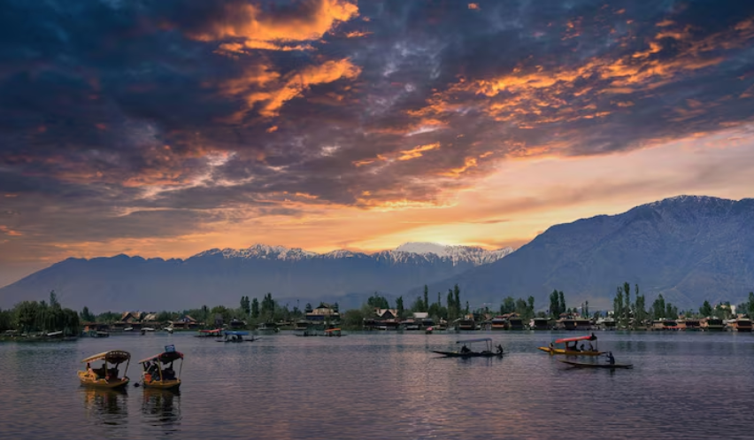 Best Taxi Service in Kashmir For Tourists