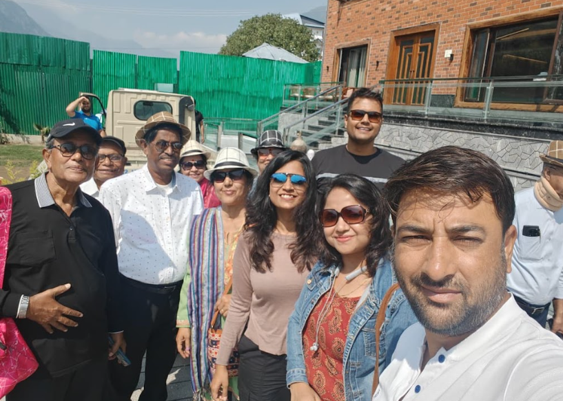 Best Taxi Service in Kashmir For Tourists