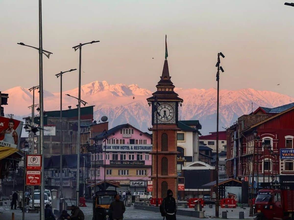 Affordable cab booking service in Srinagar 